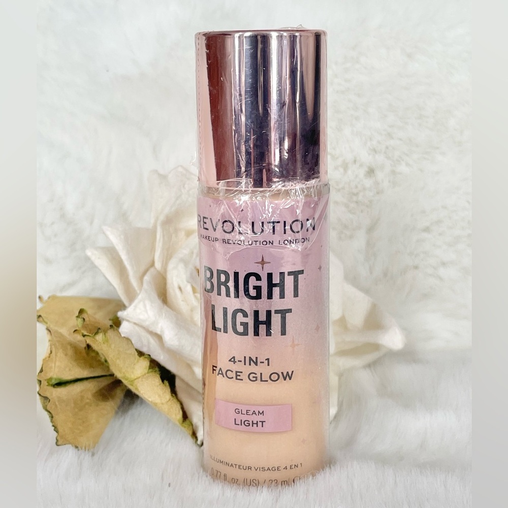 New with tag REVOLUTION BRIGHT LIGHT 4 in 1 FACE GLOW GLEAM LIGHT Use as a Shee…
